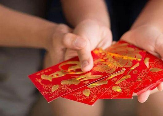 眷注员工怙恃，，，，，，为员工怙恃设置眷注金制度